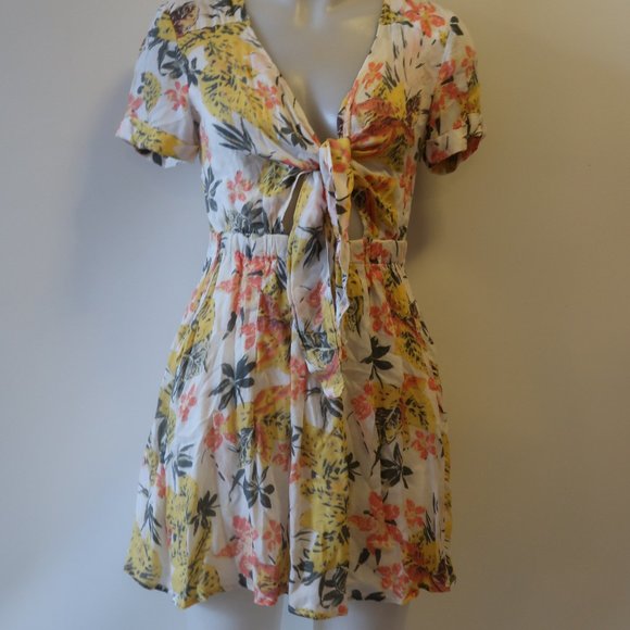 FREE PEOPLE FLORAL FRONT TIE MINI DRESS 2 * - Picture 2 of 7